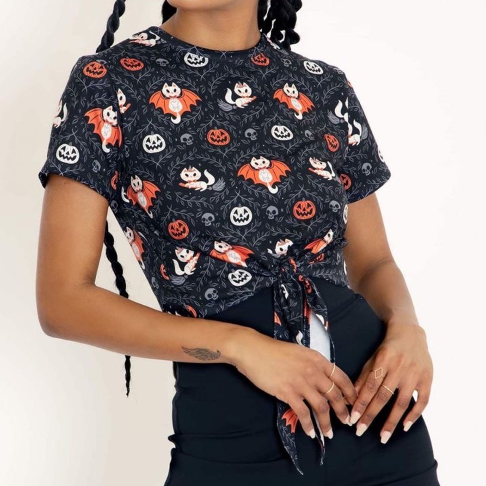 BM Feline Spooky tie front tee
